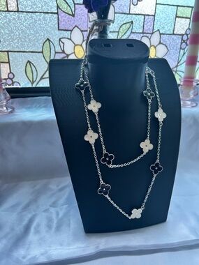 Zoetik Black and White Clover Link Necklace
